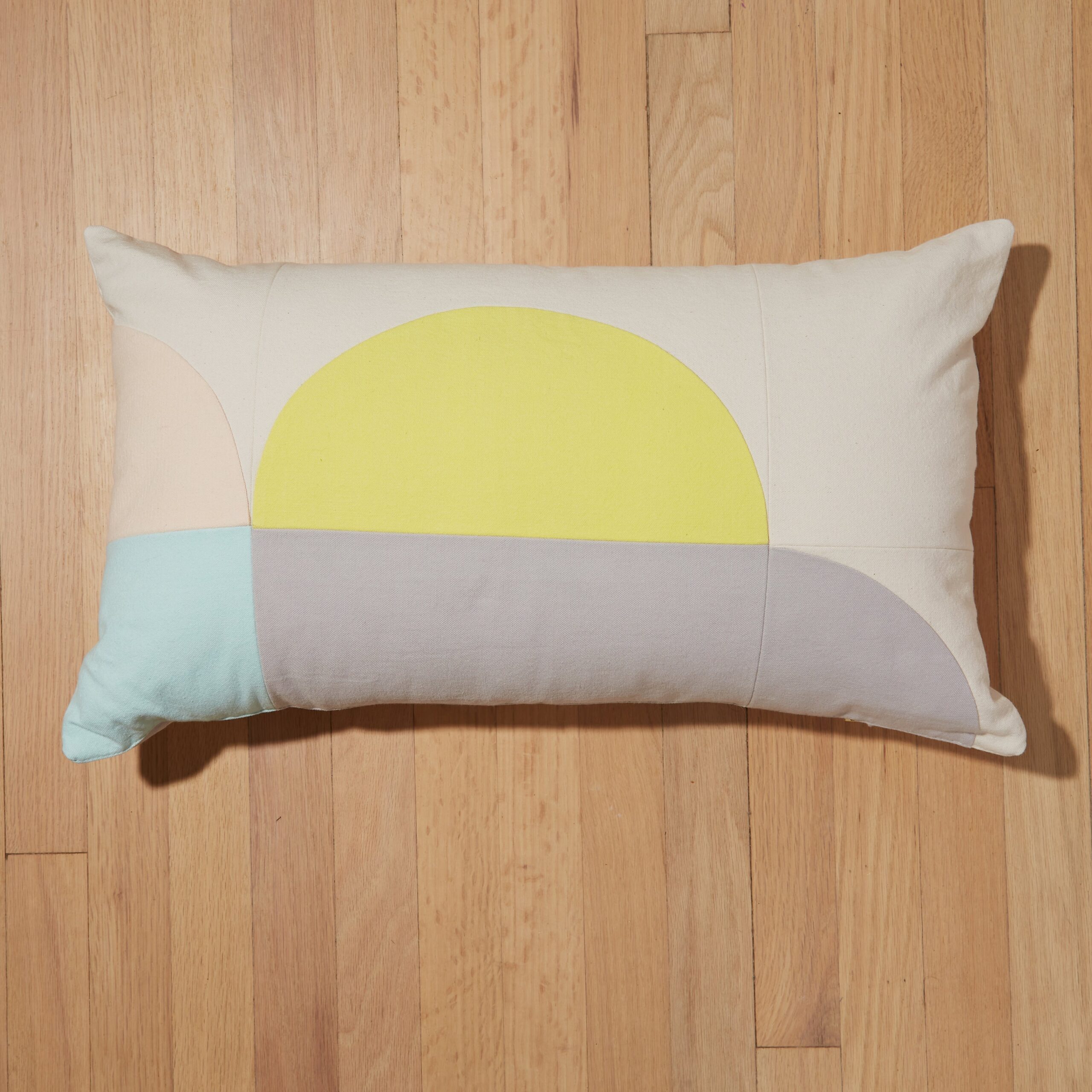 Re:Canvas Arco Hike Lumbar Pillow